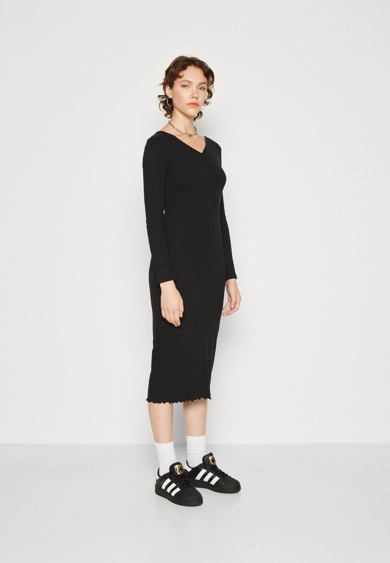 Pieces PCCAMMA V NECK LONG DRESS - Φόρεμα σε ίσια γραμμή - black