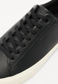 Thumbnail Image 6