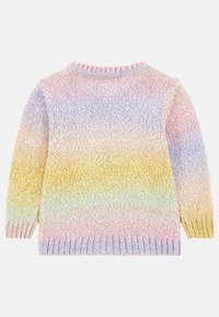 Pull en tricot à manches longues avec des bords-côtes aux poignets et à l'ourlet, présentant un motif dégradé de couleurs pastel rose, violet, jaune et vert.
