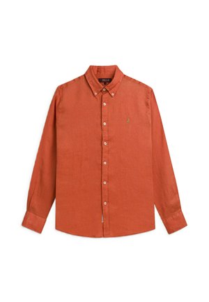 Camicia a maniche lunghe in lino color arancio bruciato. Presenta un colletto a camicia, bottoni bianchi e un piccolo logo verde ricamato sul petto.