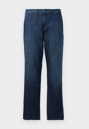 Jeans de ganga azul escuro com um design de perna reta, apresentando um fecho frontal com botão e estilo padrão de cinco bolsos. Textura suave e peso médio.
