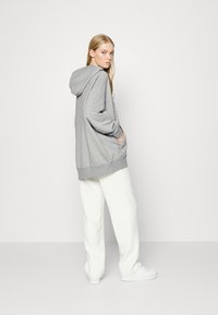 Nike Sportswear W NSW ESS FLC FZ HDY CLCTN OS - Camisola com fecho - grey heather/matte silver/white