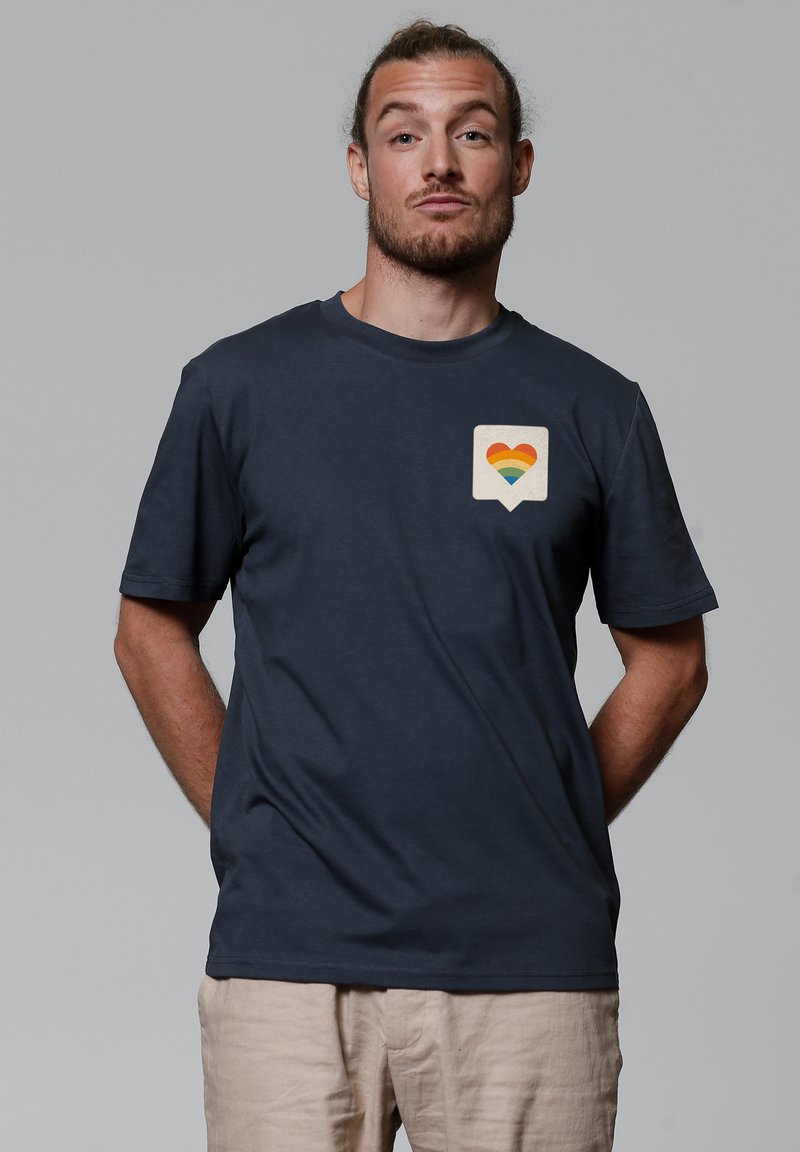 watapparel VON HERZEN - T-shirt print - india ink grey