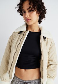 Hollister Co. SEAMLESS CREW  - Majica z dolgimi rokavi - casual black