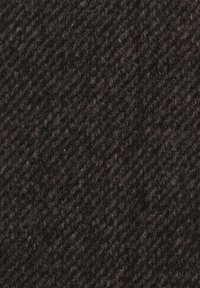 Ciemnobrązowa tkanina wełniana o diagonalnym wzorze w jodełkę. Teksturowana i gęsta, idealna do tapicerki lub odzieży wierzchniej.