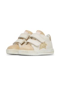 Sneakers beige per bambini con doppi strap in velcro, punte dore glitterate, dettaglio a stella sui lati e suole in gomma bianche.