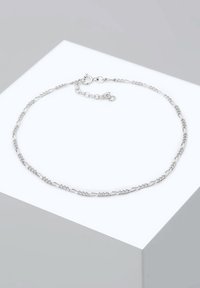 Collana in argento con anelli allungati caratterizzati da un design testurizzato, completata da un sicuro gancio a moschettone e una catena estensibile regolabile.