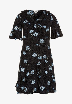Sort kjole med små hvide prikker, blåt blomsterprint, flæset V-udskæring og udvidede korte ærmer.