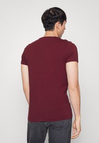 Tommy Hilfiger T-shirt básica - deep rouge