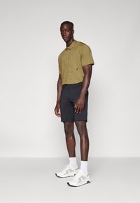 Peak Performance POCKET - Polo - snap green