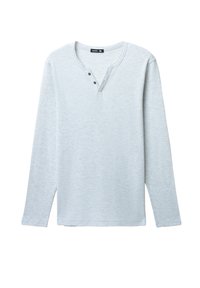 Maglietta henley a maniche lunghe grigia chiara realizzata in tessuto testurizzato, con scollo a v, tre bottoni e orlo dritto.