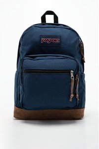 Blå Jansport ryggsekk med brun semsket skinnbunn, en frontlomme med glidelås og justerbare polstrede stropper. Har logo-patch på toppen.