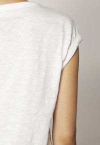 ONLY Camiseta estampada - off-white