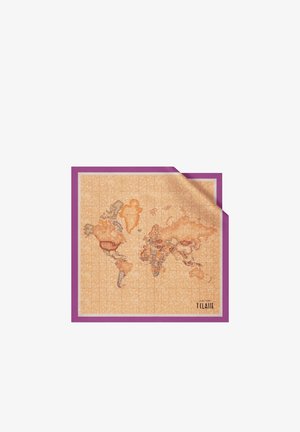 Foulard quadrato con stampa vintage della mappa mondiale in toni beige, bordo viola e angolo piegato, marchiato con il testo "1ª CLASSE".