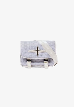 Sac bandoulière violet clair avec motif d'étoiles répétées, une grande découpe étoile centrale, et une sangle blanche réglable avec un design étoile.