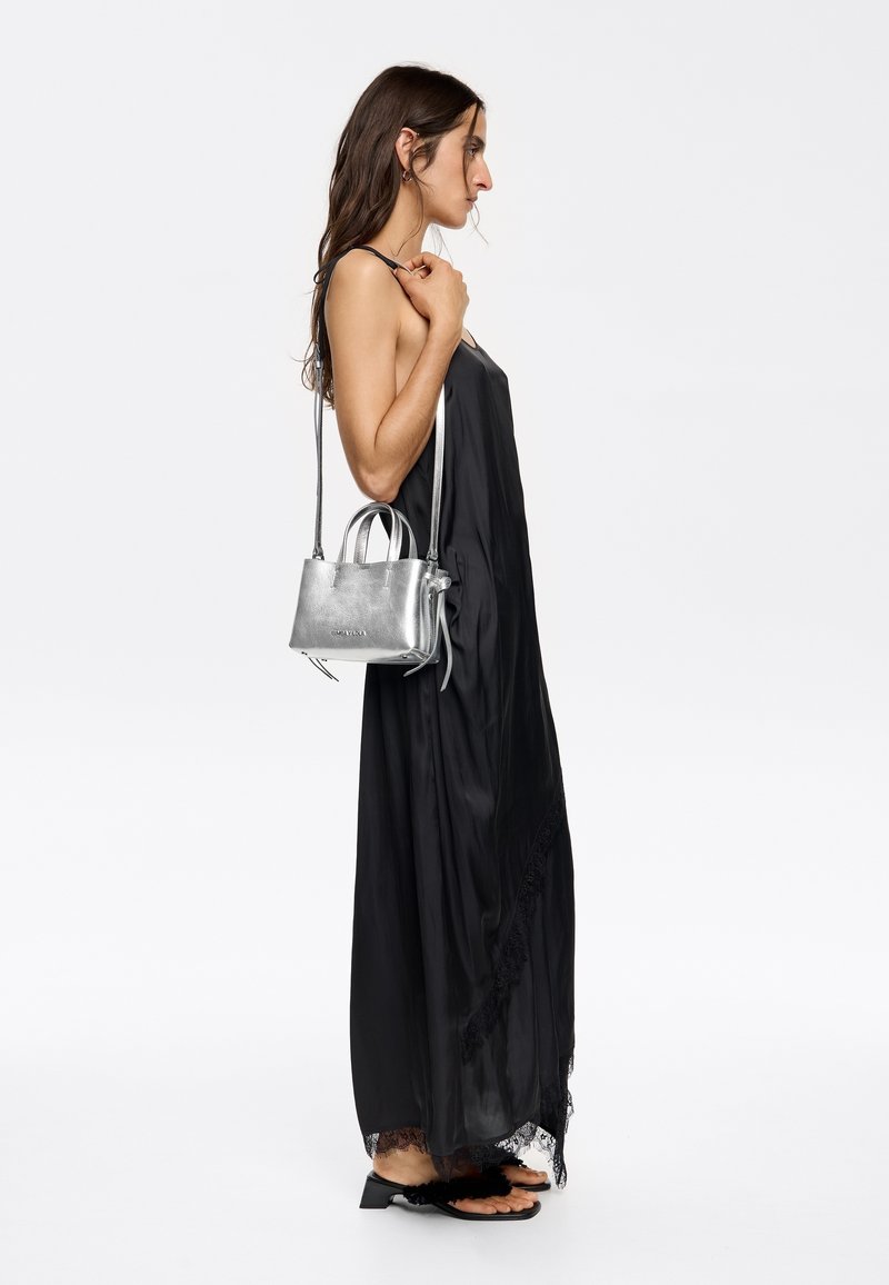 Bimba Y Lola CHIHUAHUA - Borsa a mano - plata