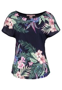 Kortärmad blus i marinblått med blommönster i rosa, lila och gröna nyanser. Lättviktsmaterial och avslappnad passform. Rund halsringning.