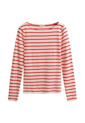 Bela majica z dolgimi rokavi z enakomerno razporejenimi vodoravnimi rdečimi črtami in okroglim izrezom, etiketa blagovne znamke GANT na manšeti in na notranji strani ovratnika.