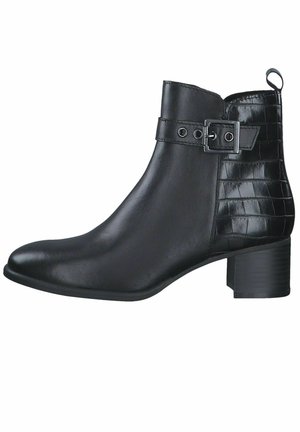 Bottine noire en cuir lisse avec un panneau texturé effet croco. Présente un détail de boucle et un petit talon carré.
