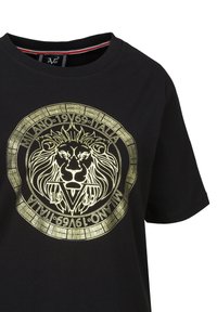 Zwarte katoenen t-shirt met een gouden leeuwembleem, versierd met ingewikkelde cirkelvormige ontwerpen en tekst, ronde hals en korte mouwen.