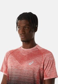 ASICS SEAMLESS SS - Sports T-shirts - performance black spice latte
