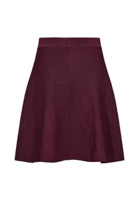 Jupe évasée longueur genou de couleur bordeaux foncé avec une large ceinture, réalisée dans un tissu texturé, présentée sur un fond blanc uni.