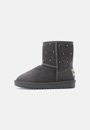DISS STUDS - Botas de inverno - dark shadow grey