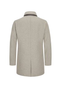 Hellegrauer Wollmischungsmantel mit strukturiertem Kragen, langen Ärmeln und Rückenschlitzdetails, mit einem dunklen Akzent am Kragen.