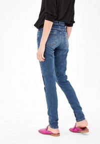 s.Oliver Džíny Slim Fit - dark-blue denim