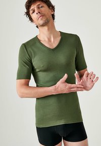 Damart COL V MANCHES COURTES THERMOLACTYL - Camiseta interior - kaki