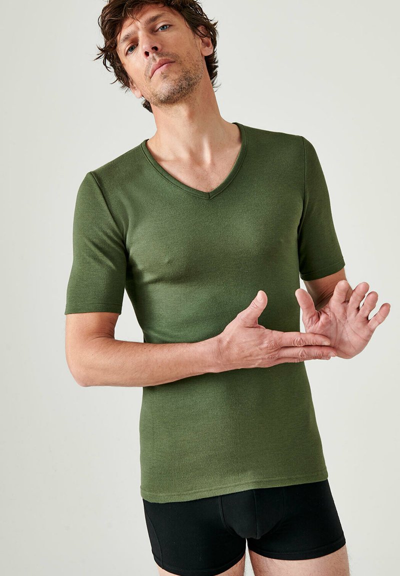 Damart COL V MANCHES COURTES THERMOLACTYL - Camiseta interior - kaki