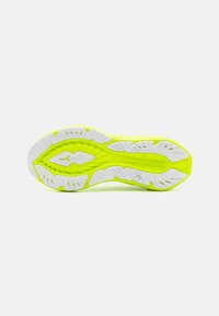 ASICS NOVABLAST 4 - Zapatillas running asfalto - safety yellow/cool grey