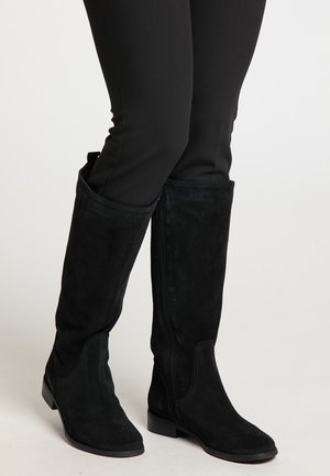 Schwarze Wildleder-Stiefel bis zum Knie mit einem eleganten Design, flacher Sohle und glatter Textur. Mit einem seitlichen Reißverschluss für ein einfaches An- und Ausziehen.
