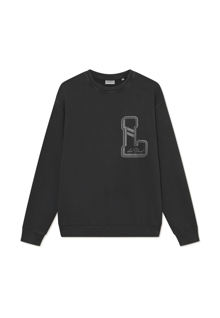 Sort sweatshirt med rund hals, prydet med et gråt logo-design på brystet samt ribbede manchetter og kant. Fremstillet af blødt stof.