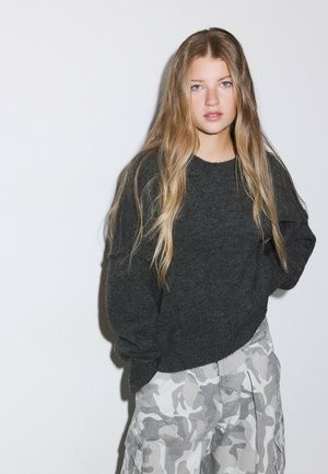 Stradivarius, ROUND NECK KNIT JUMPER - Pullover - mottled dark grey