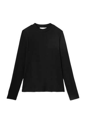 Haut noir à manches longues en tissu lisse ; présente un col rond et une coupe non structurée avec une coupe décontractée.