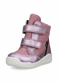 Stivale impermeabile rosa con accenti metallici lucidi, cinturini in velcro, tessuto testurizzato e suola in gomma bianca. Presenta una cerniera laterale per una facile calzata.