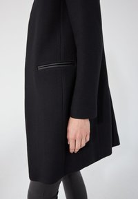 IKKS WITH DOUBLE COLLARS - Kurzmantel - black