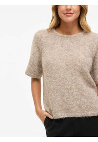 Lühikeste varrukatega kampsun helesinisest kudumist, ümmarguse kaeluse ja lõdva istuvusega. Pehme tekstuur ja kerge varjundite mäng kogu pinnal.