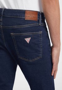 Guess Jeans Uske traperice - varane dark wash