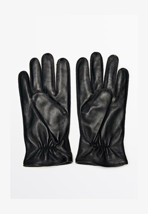 Guanti in pelle nera con una texture liscia, caratterizzati da un design aderente e dettagli arricciati ai polsi per una vestibilità sicura.
