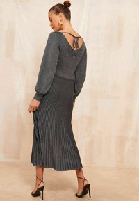 Friends Like These V NECK - Pārliekama kleita - grey