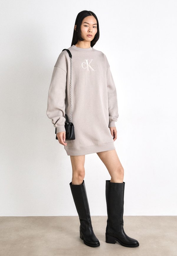 EMBROIDERED MONOLOGO CREW DRESS - Day dress - atmosphere2