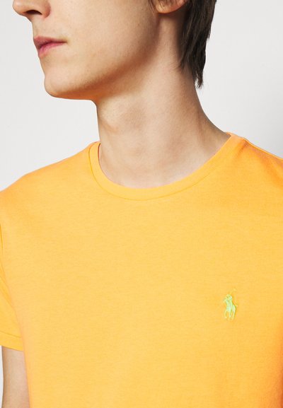 Polo Ralph Lauren CUSTOM SLIM FIT JERSEY CREWNECK T-SHIRT - T-shirt básica - classic peach
