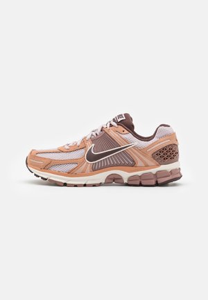 ZOOM VOMERO 5 - Joggesko - terra blush/earth/sanddrift