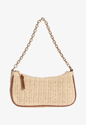 Sac à épaule tissé beige avec bordure marron, fermeture éclair et bandoulière chaîne dorée.
