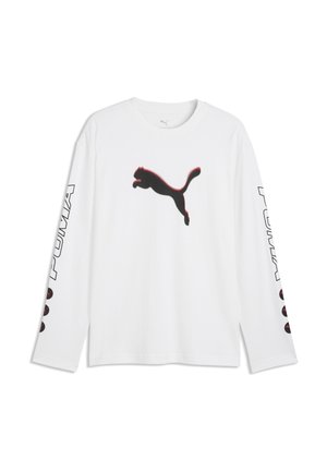 Chemise blanche à manches longues avec un grand logo Puma noir au centre et le mot "PUMA" imprimé verticalement sur les deux manches avec de petits cercles accentués en rouge.