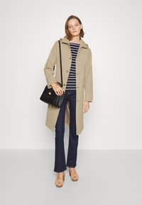 Lauren Ralph Lauren LINED COAT - Gabardina - birch tan/brass