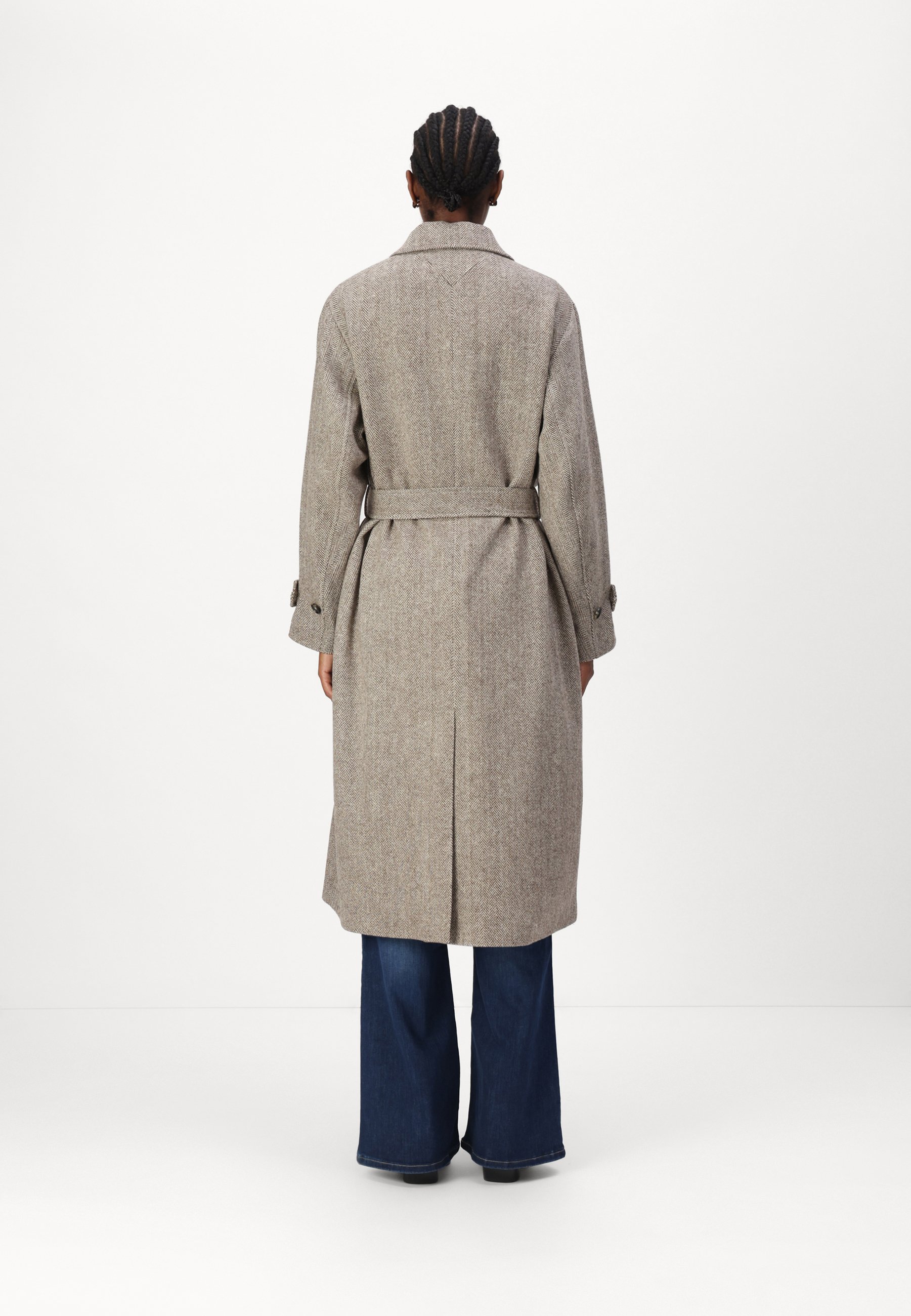 ジャケット・アウター HLT Herringbone Wool-Blend Classic Coat Herringbone Wool Coat in Beige - in the windsor. Online-Shop