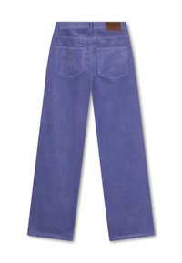 Hoge taille, wijde corduroybroeken in lavendel. Heeft twee achterzakken en een leren merkembleem in bruin op de tailleband. Textuurstof.